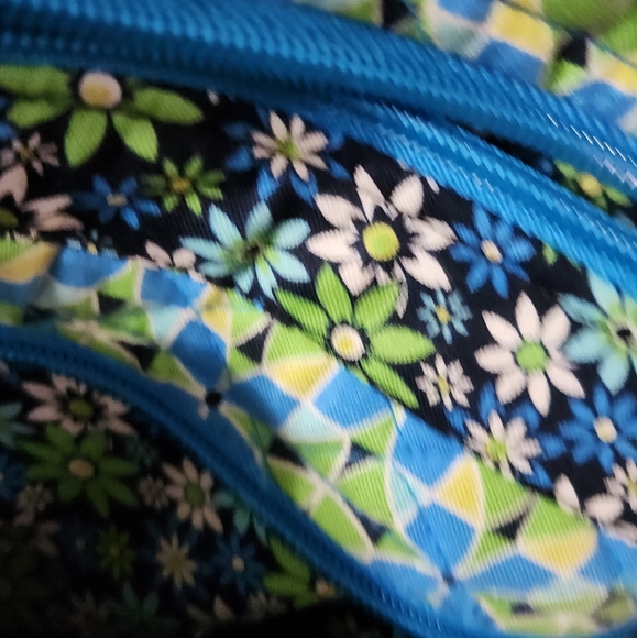 VERA BRADLEY: Daisy 🌻 CROSSBODY BAG & WALLET Both pieces!💙 MATCHING, RARE SET - Picture 2 of 16